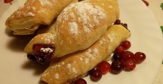 Слойки с клюквой