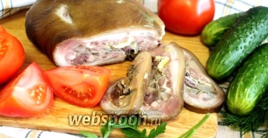 Рулет из свиной рульки с грибами