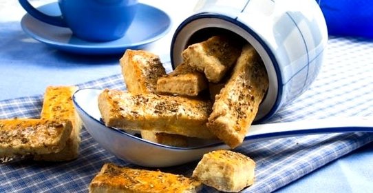 Сырные сухарики