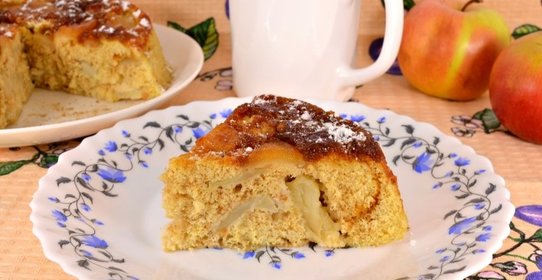 Яблочная шарлотка с карамелью в микроволновке