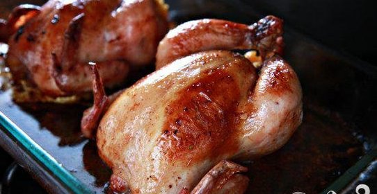 Курица, фаршированная бананами