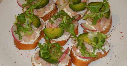 Брускетта с креветками