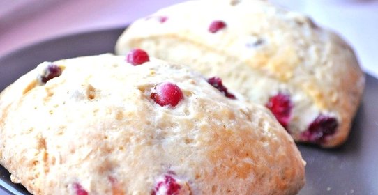 Лимонные пирожные с клюквой