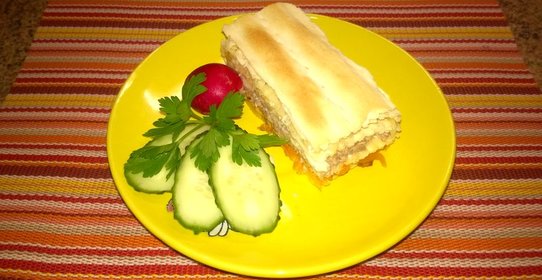 Слоеный торт с рыбой