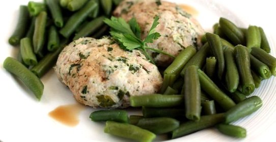 Паровые котлеты из индейки с зеленью