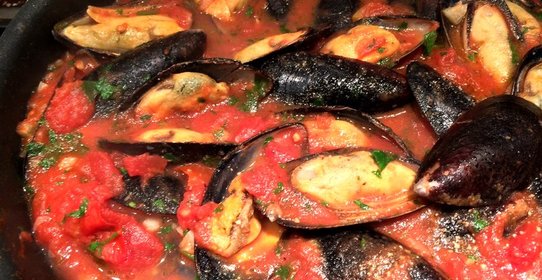 Лингвини с мидиями по‑средиземноморски