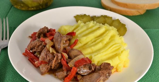 Куриная печень с болгарским сладким перцем на сковороде