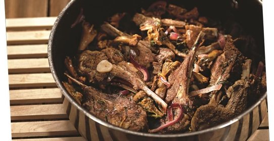 Бараньи ребрышки с маринованными лисичками