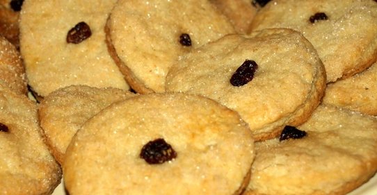 Рождественское творожное печенье с изюмом