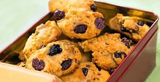 Печенье с вяленой вишней