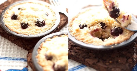 Песочный мини-пирог с творожной начинкой и вишней