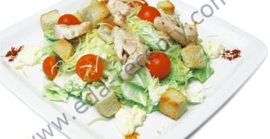 Салат с сухариками и мясом Вкусняшка