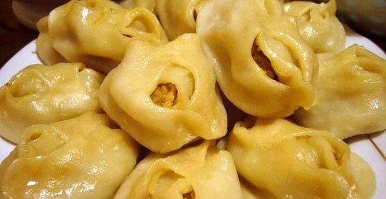 Манты со свининой и тыквой