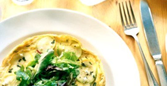 Пицца с цукини, голубым сыром и эстрагоном