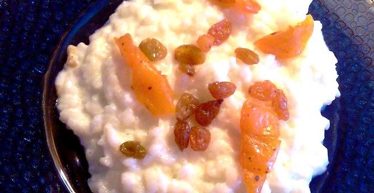 Молочная каша рисовая с курагой