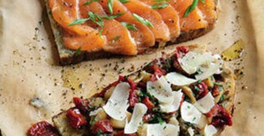 Брускетта с лососем