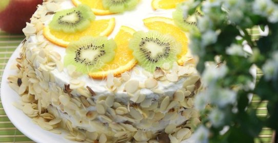 Сливочный торт с абрикосовым джемом