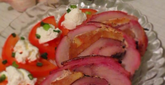 Свиной рулет фаршированный айвой