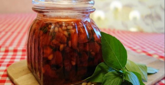 Джем из клубники с кедровыми орехами и базиликом