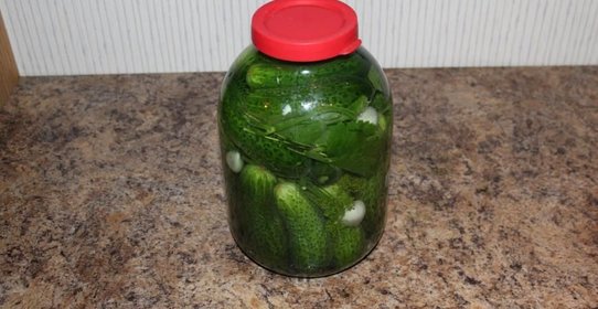 Малосольные огурчики горячим способом