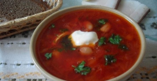 Борщ с фасолью и яблоками