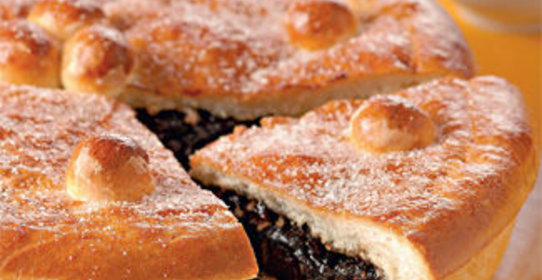 Пирог с черносливом