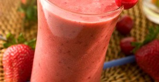 Смузи из клубники и черешни