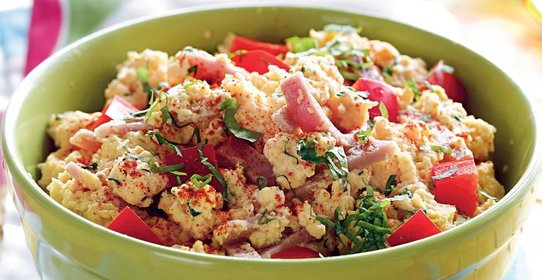 Мороженое и коктейль с соком облепихи