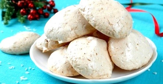 Безе с кокосовой стружкой