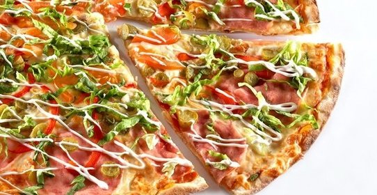 Пицца с капустой и колбасой