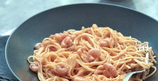 Розовая паста с креветками