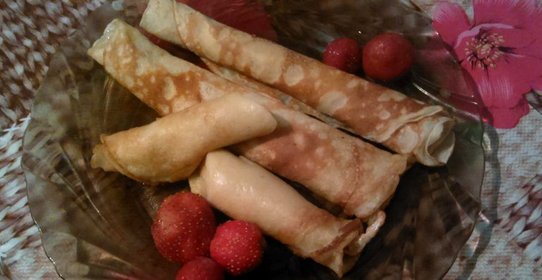 Блинчики с клубникой