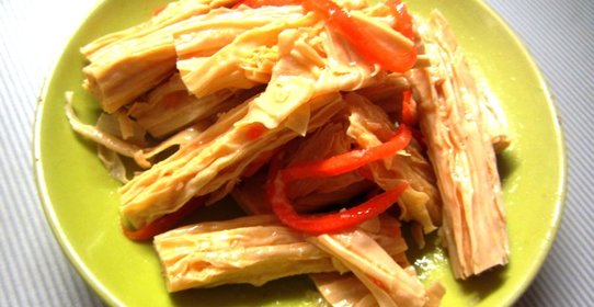 Спаржа с морковью по‑корейски