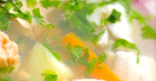 Уха из тилапии с перловкой