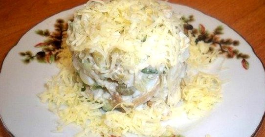 Салат из курицы с острым соусом