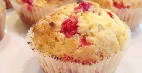 Дрожжевые булочки с вишней