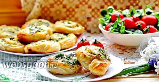 Слоёные плюшки с творогом и зеленью