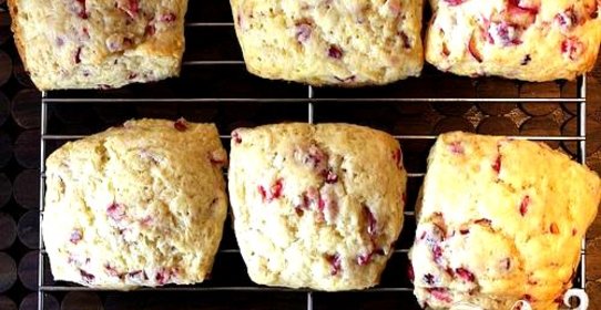 Булочки с клюквой и лимоном