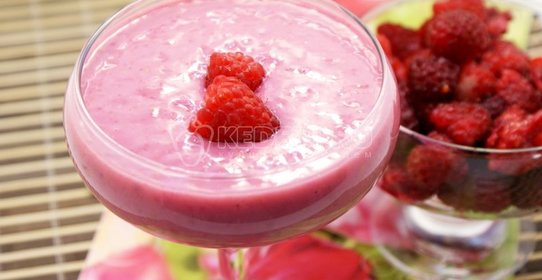 Смузи из малины с йогуртом