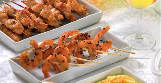 Шашлычки из курицы и креветок