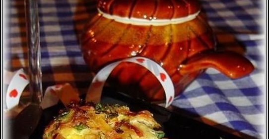 Рыба в горшочках, запеченная в омлете