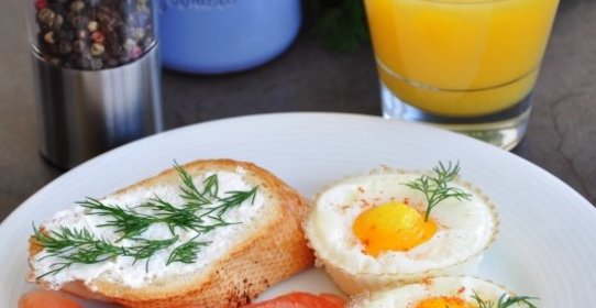 Яйца в корзинках - быстрый завтрак