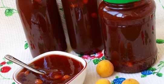 Абрикосовый джем с ядрами