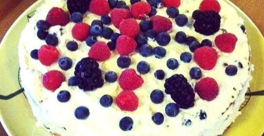 Нежный торт с голубикой