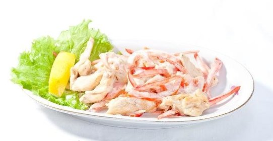 Салат с курицей и мясом краба