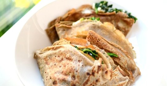 Блинчики со шпинатом и сыром