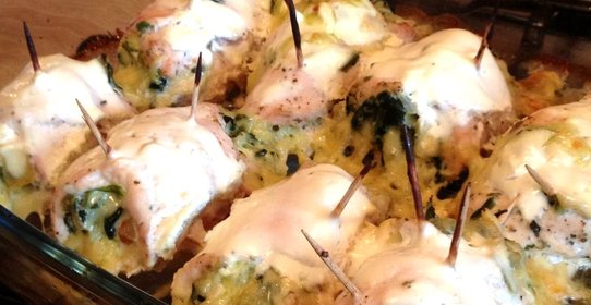 Рулетики из куриного филе со шпинатом и сыром