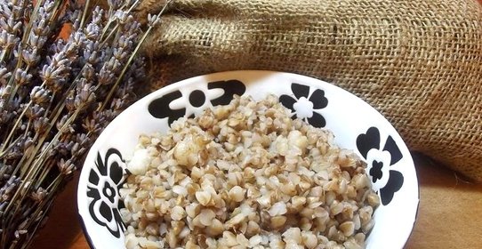 Гречневая каша в горшочке с салом