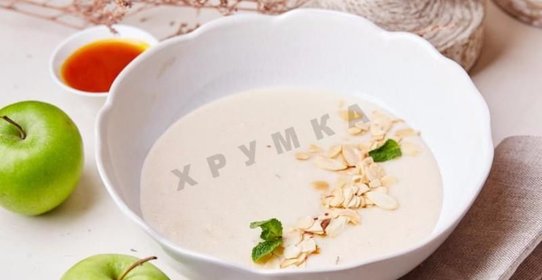 Каша манная с томлеными яблоками