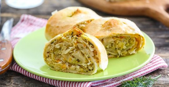 Штрудель с квашеной капустой